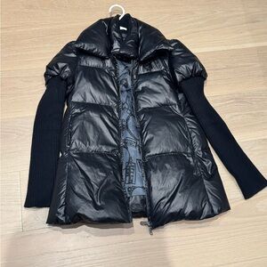 Elegant Black Puffer Jacket with Knit Sleeves
